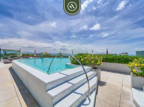4BR Condo with Private Patio - Near to the Beach